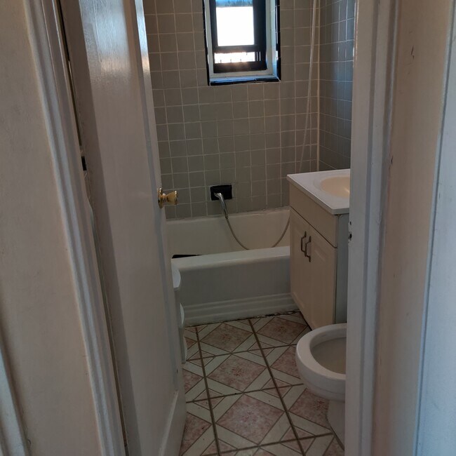 Bath - 2615 Avenue O