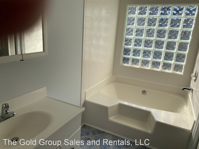 3 br, 2.5 bath House - 8718 Golf Ridge Drive - 4