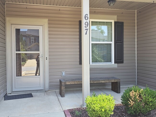 Building Photo - 697 Red Cedar Ct