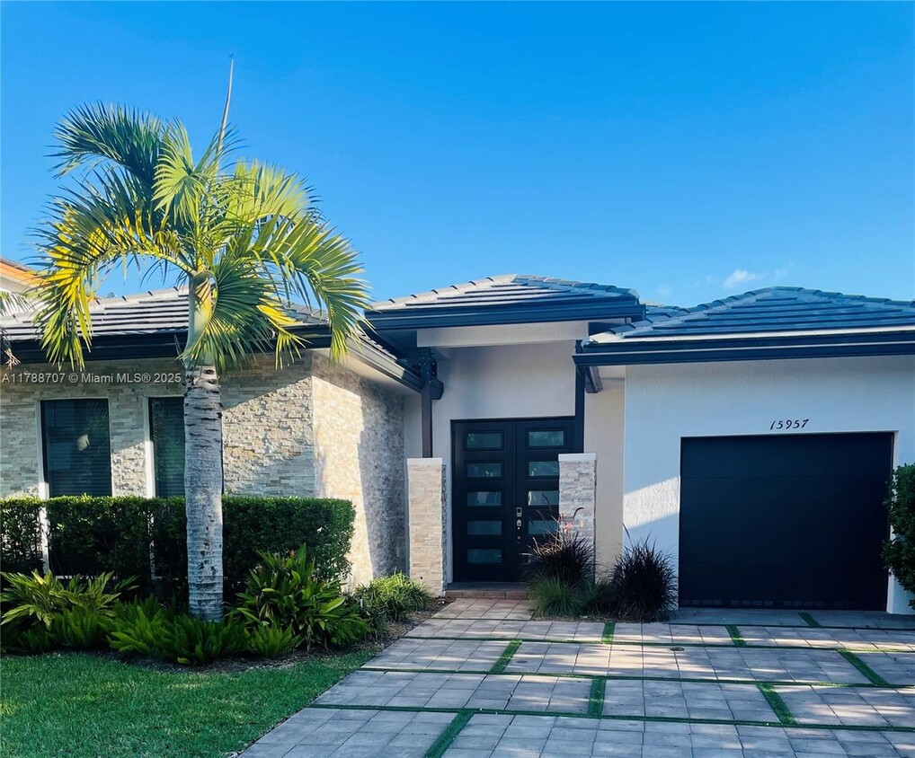 Primary Photo - 15957 SW 136 Way