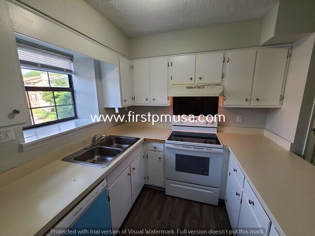 Building Photo - 4965 Brighton Ln