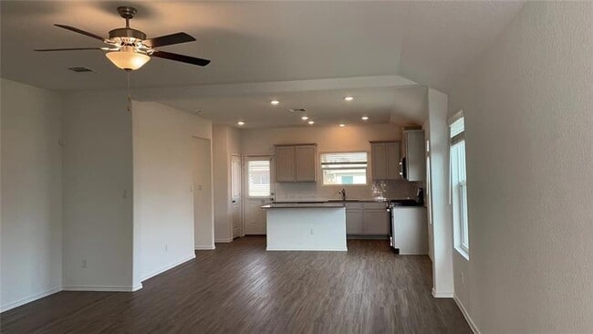 Building Photo - 137 Konik Rd