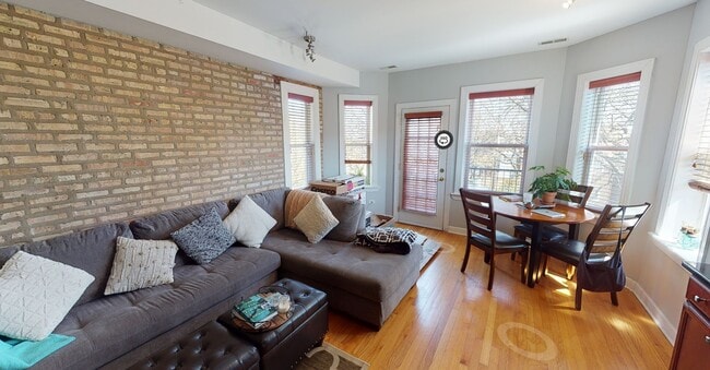 Building Photo - 2531 W Berwyn Ave