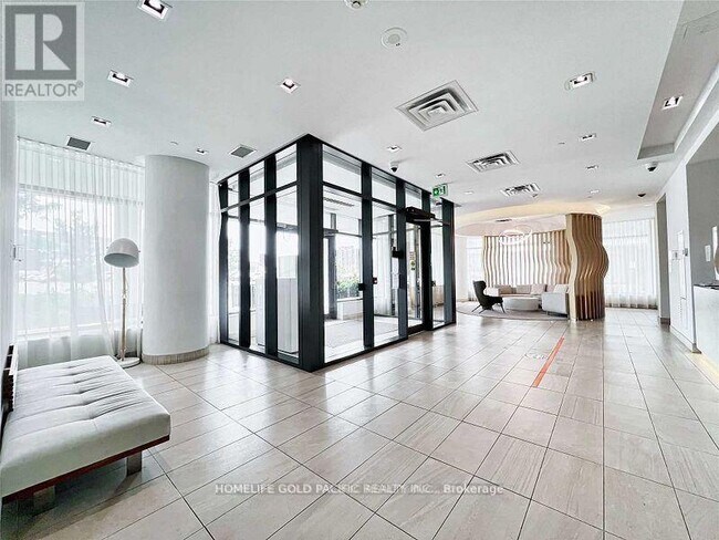 Photo du bâtiment - 150 Fairview Mall Dr