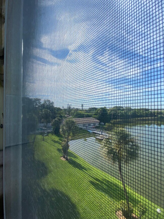 Foto del edificio - 3432 Lake Bayshore Dr