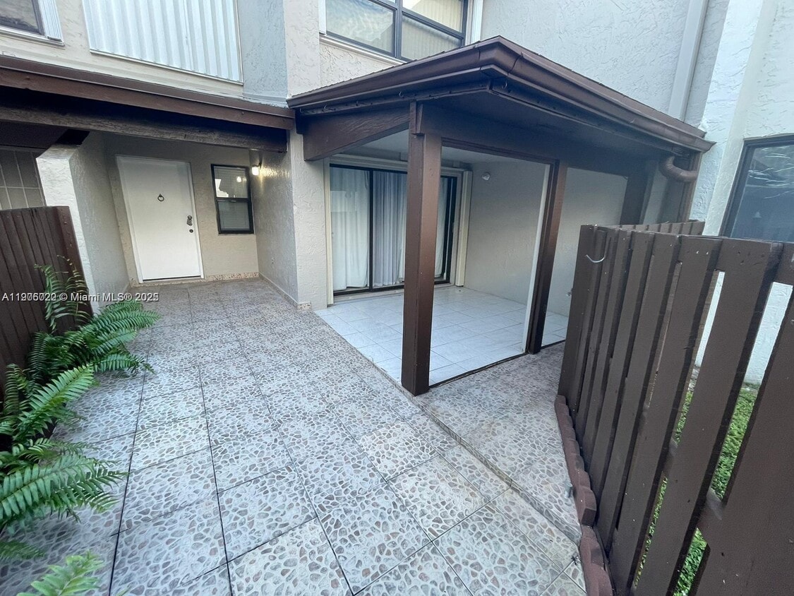 Foto principal - 10302 NW 9th St Cir