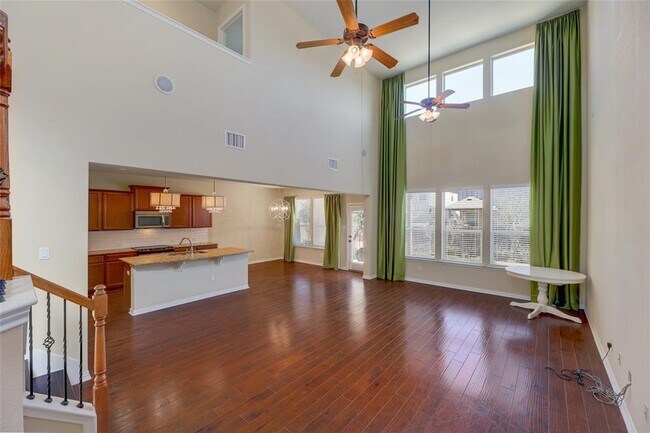 Foto del edificio - 16105 Travesia Way