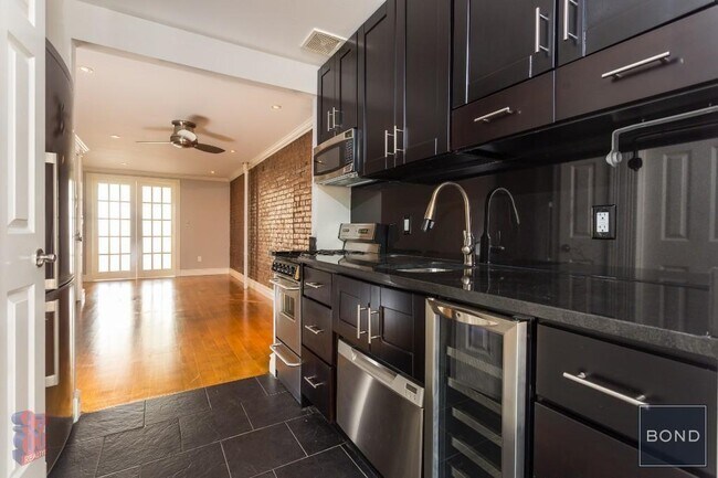 Foto del edificio - 118 E 7th St