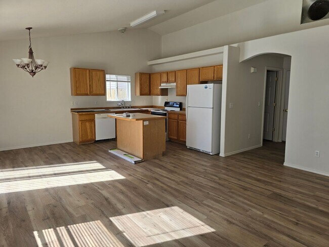 Foto del edificio - Spacious 4 bedroom home