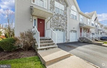 Building Photo - 32 Edith Dr