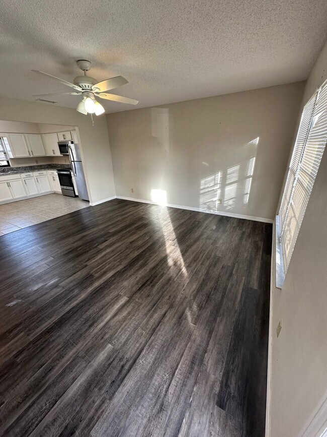 Foto del edificio - MOVE IN SPECIAL- Lovely 2/2 Duplex Home fo...