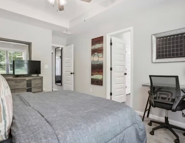 Foto del edificio - 210 Brittany Pointe Ln