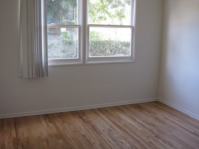 Building Photo - 13207 Oxnard St
