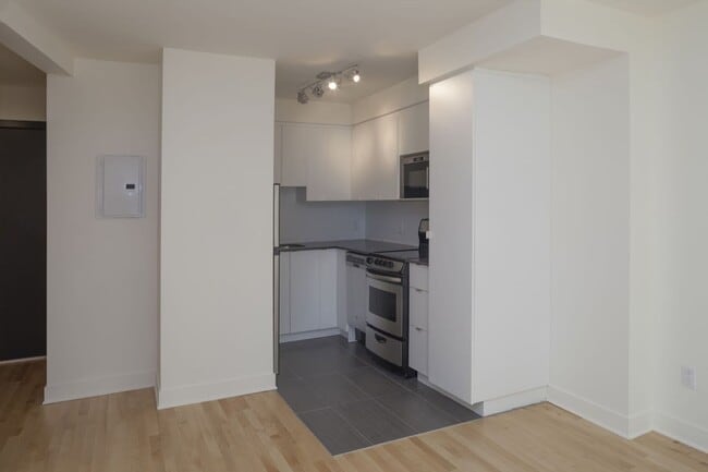 Building Photo - 4570-4590 Queen-Mary