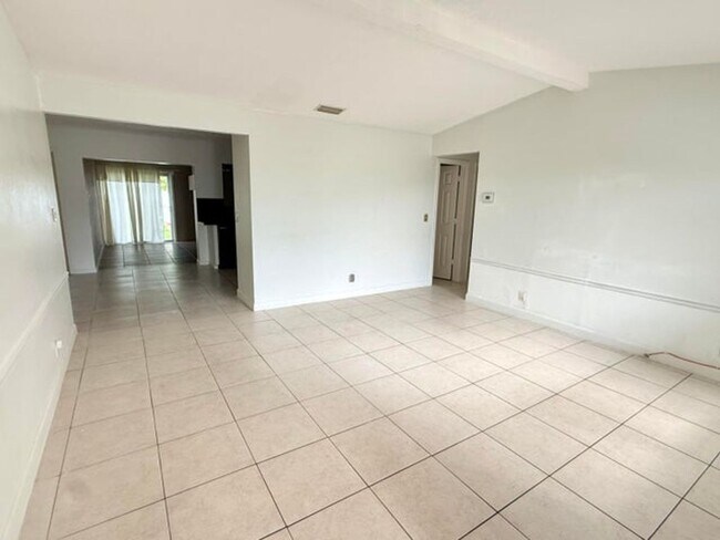 Foto del edificio - 180 SW 32nd Terrace