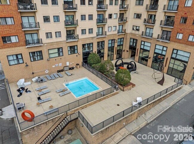 Foto del edificio - 715 N Church St