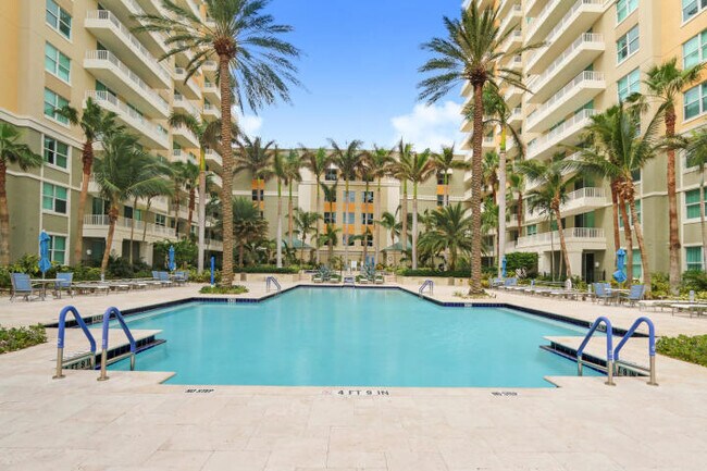 Building Photo - 700 E Boynton Beach Blvd