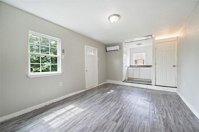 Foto del edificio - 3408.5 Wisconsin St