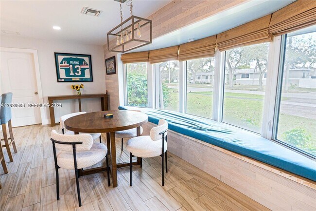Foto del edificio - North 40th Avenue, Hollywood, FL 33021 - 4 BR 3 BA house
