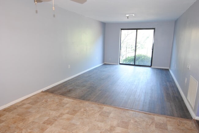 Building Photo - 226 Abbott Farm Ln