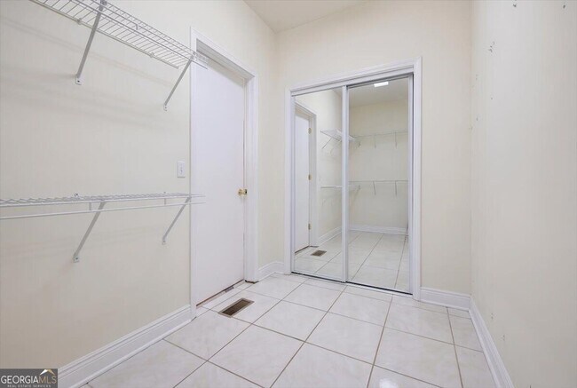 Building Photo - 4059 Ashland Cir
