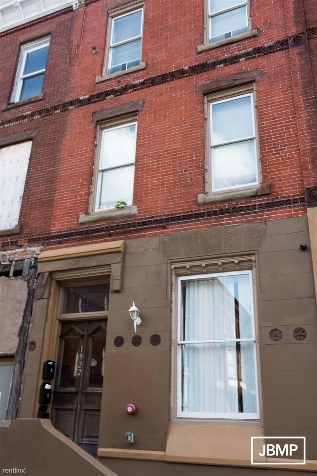 Building Photo - 4 br, 1 bath Triplex - 1922 DIAMOND ST Unit A