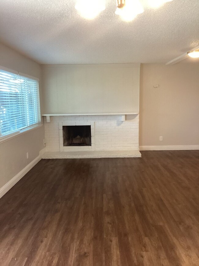Building Photo - Maryknoll Ct