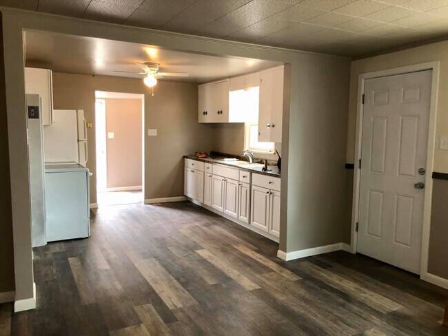 Foto del edificio - 1 Railroad Ave