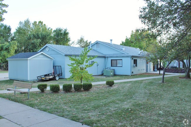 Building Photo - Meadow Glen Apartments