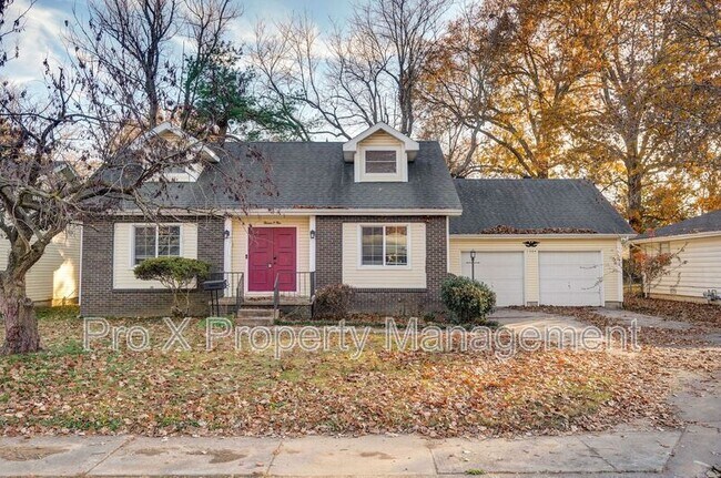 Building Photo - 1304 E Woodland St