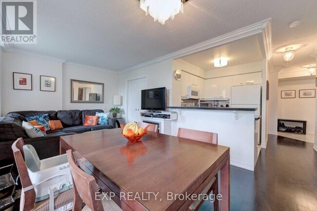 Building Photo - 300-300 Balliol St
