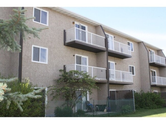 Building Photo - 4917-4961 61 Ave
