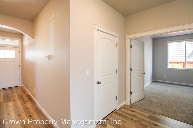 Foto del edificio - 5 br, 3 bath House - 4272 Sagecrest Ct NE