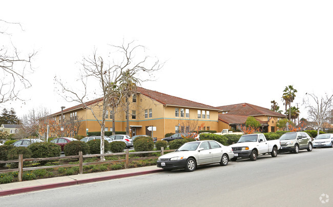 Foto del edificio - East Cliff Village