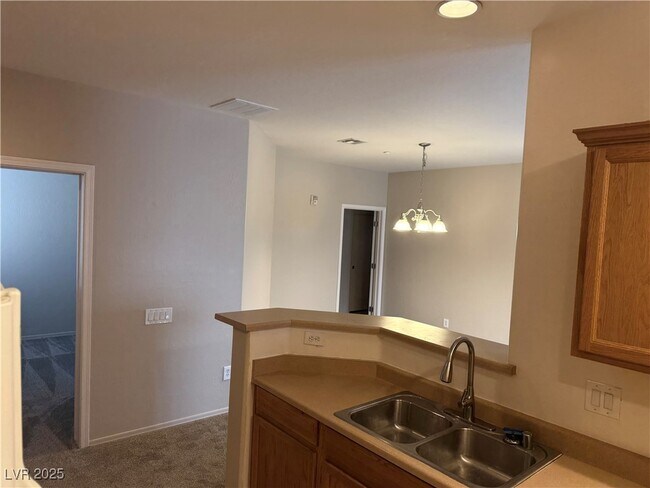 Foto del edificio - 6635 Flaminian Ln