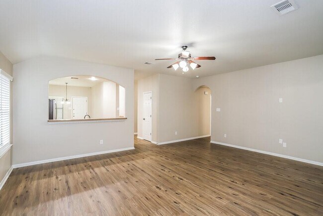 Building Photo - 2410 Lexington Park Dr