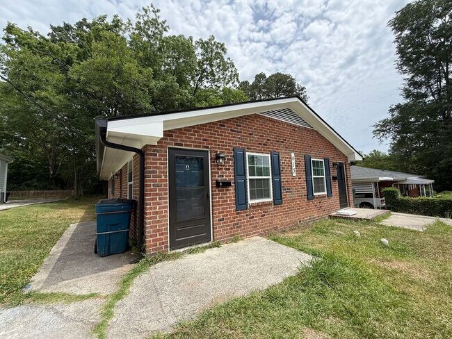 Building Photo - 615A Burlington Ave
