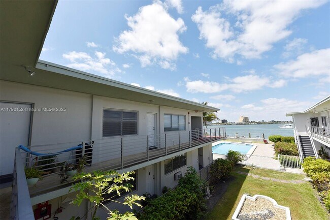 Foto del edificio - 2250 Bay Dr