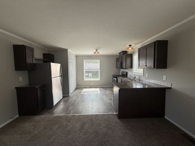 Foto del edificio - 12365 Creekview Ave
