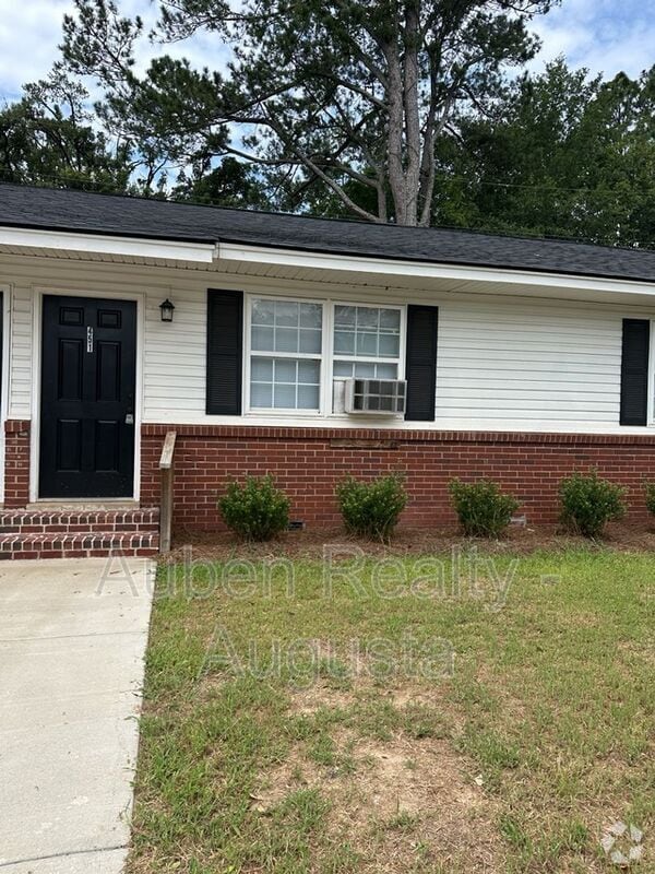 Building Photo - 469 Monetta St S E