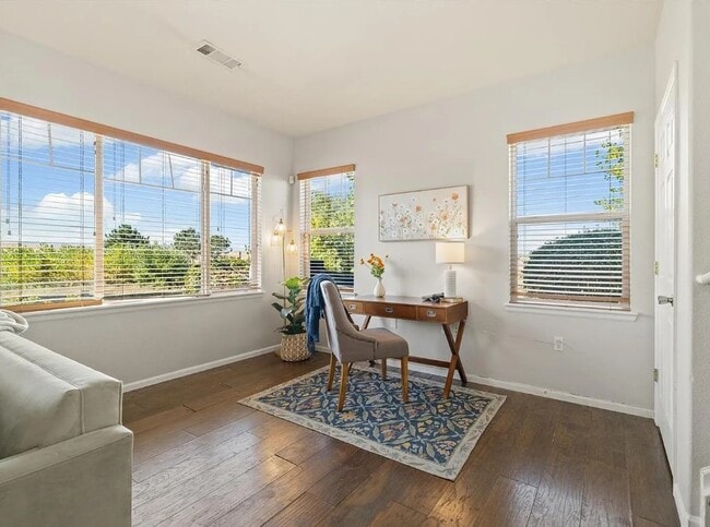 Foto del edificio - 13151 Grant Cir N