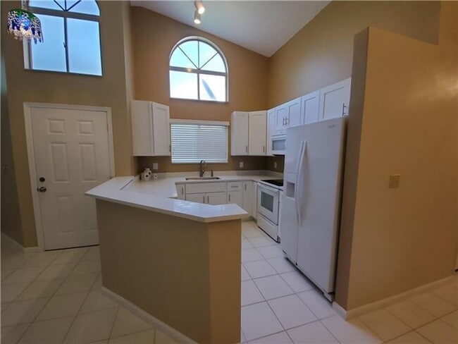 Building Photo - 7546 Pinewalk Dr S