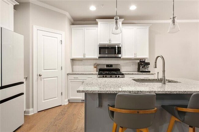 Building Photo - 1603 Glenivy