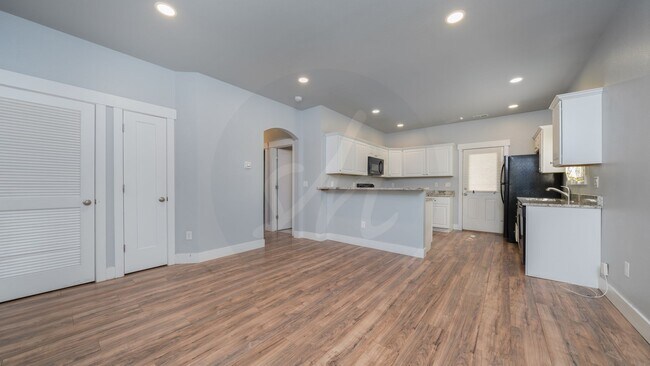 Foto del edificio - 2bd, 1 ba Rental Available Near Downtown C...
