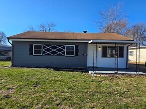 Building Photo - 912 E 5th St