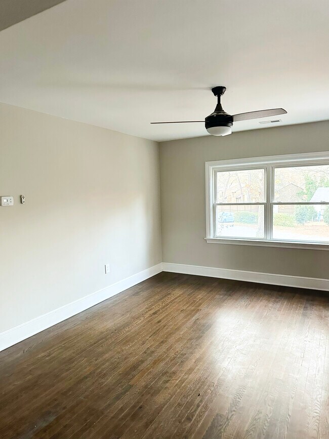 Sala de estar - 1021 14th Ave NW