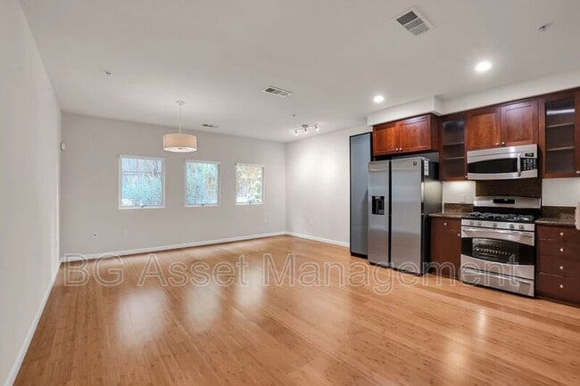 Building Photo - 6466 Hollis St