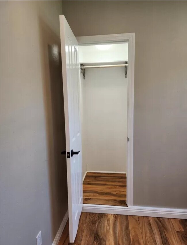 Main bedroom - 614 Jeffrey St