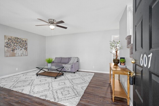 Foto del edificio - 607 Bay Ln