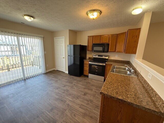 Building Photo - EAST SIDE NEWER 3 BEDROOM WITH LOFT AVAILABLE NOW!